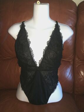 Women's Victoria's Secret Sexy Black Lace Bodysuit One Piece Size Medium
